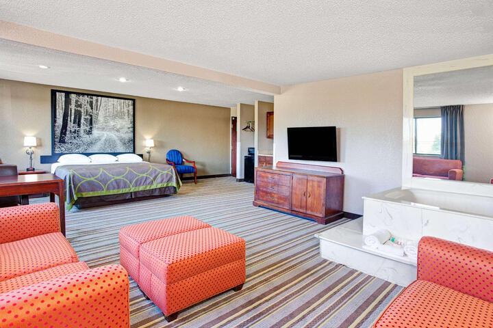 1 Queen Bed Accessible Room (9 of 9)