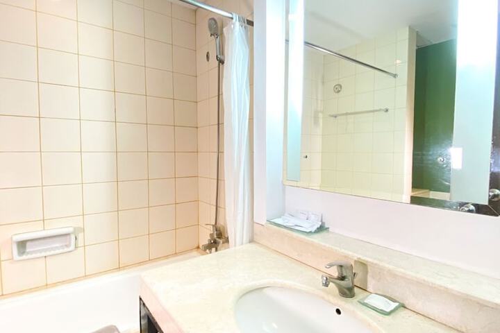 Room 15 of 37