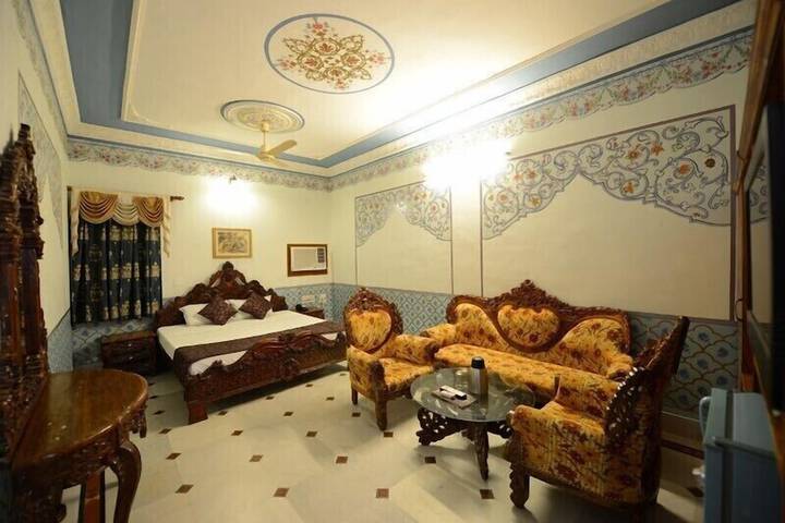 Room 11 of 26