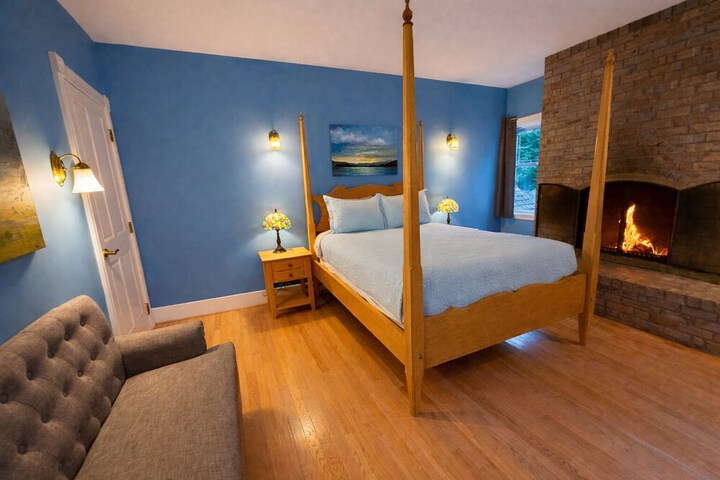 Room 73 of 128