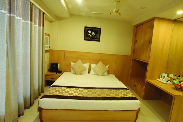 Room 10 of 31