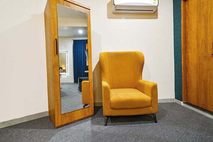 Room 33 of 49