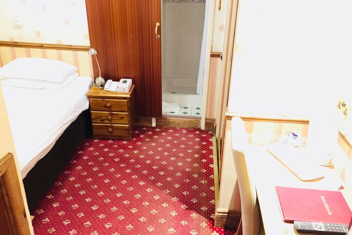 Room 51 of 139