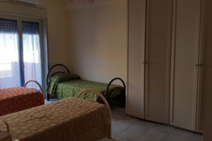 Room 12 of 25