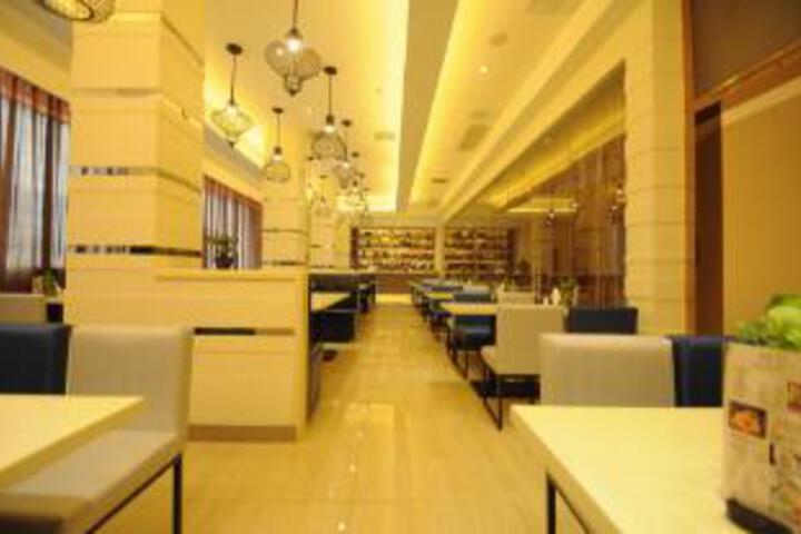 Dining 4 of 23