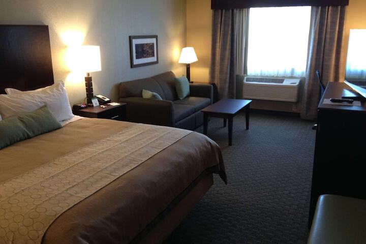 Deluxe King Bed (3 of 12)