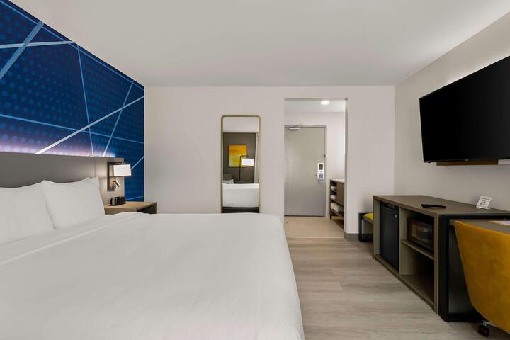 Room 13 of 61