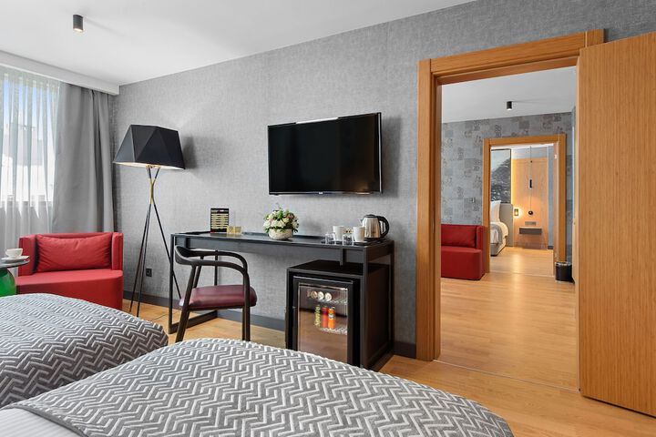 Room 54 of 143
