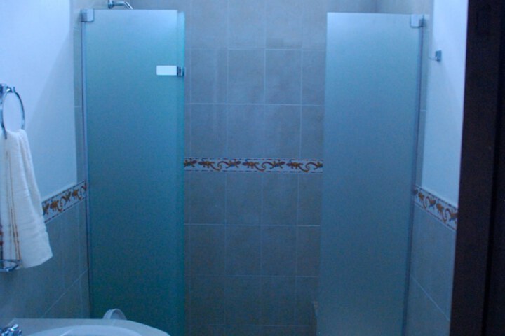 Room 10 of 16