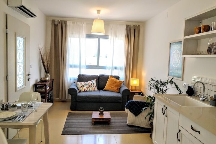Room 5 of 16