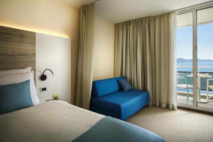 Room 4 of 75