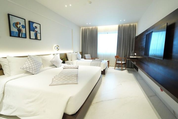 Room 8 of 16