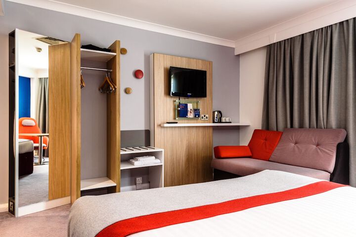 Room 4 of 41