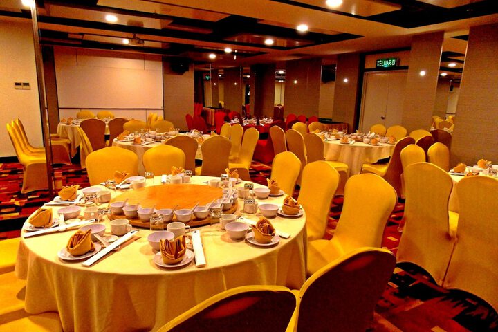 Ballroom/Hall 35 of 48