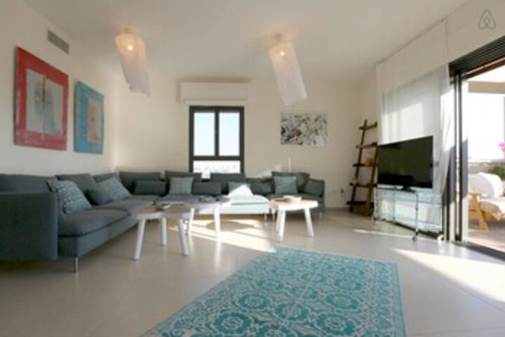 Room 6 of 21