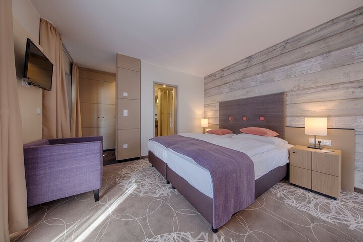 Room 42 of 123