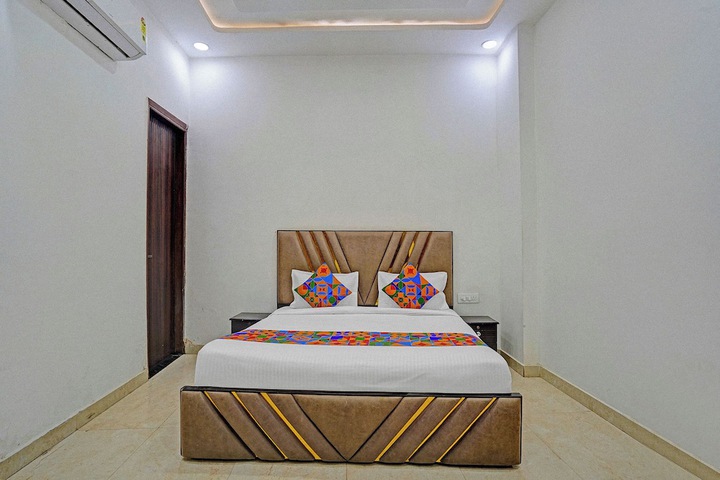 Room 9 of 26
