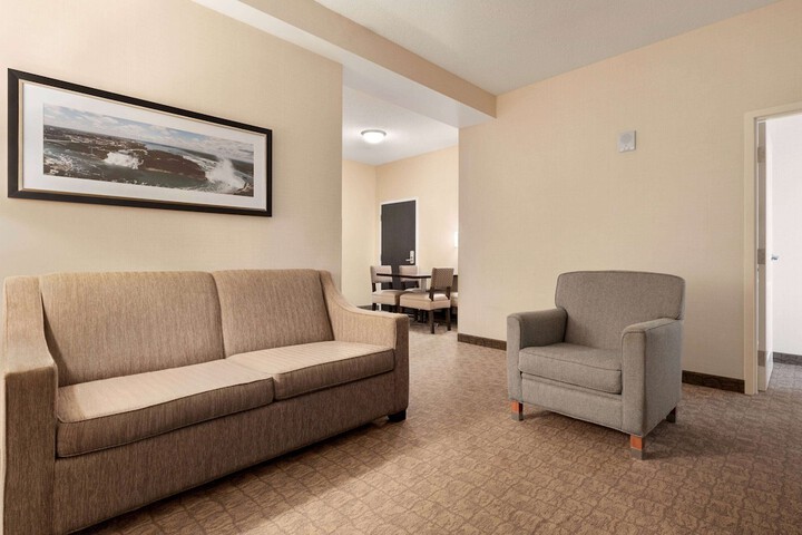 Room 6 of 61
