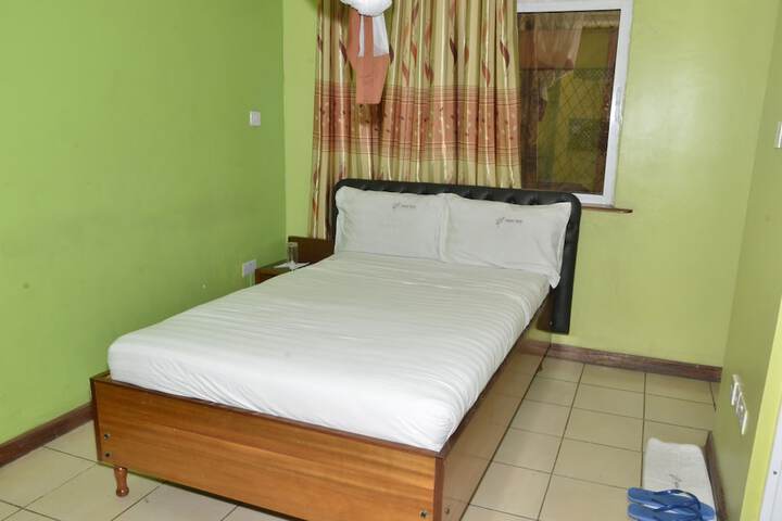 Room 12 of 26