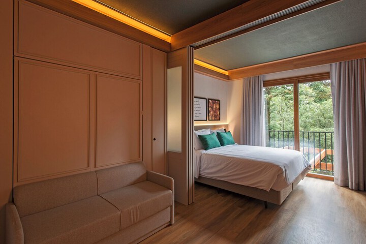 Room 16 of 47