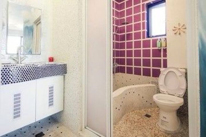 Room 9 of 28