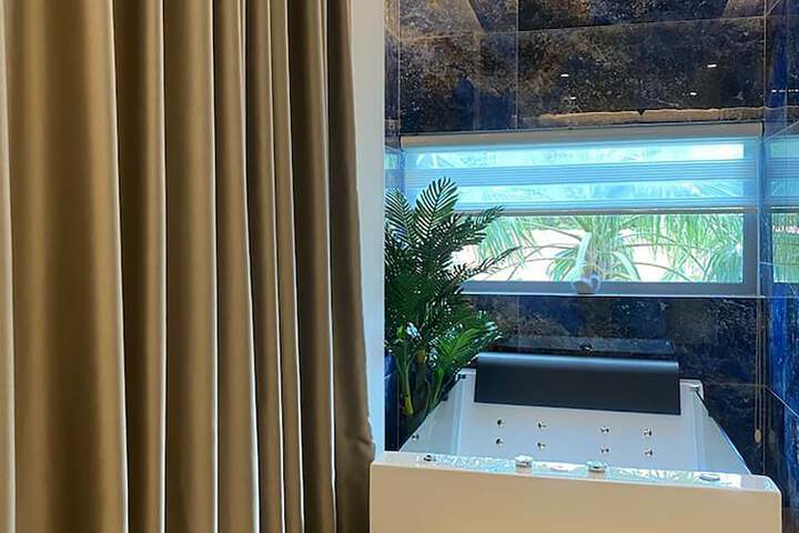 Room 53 of 103