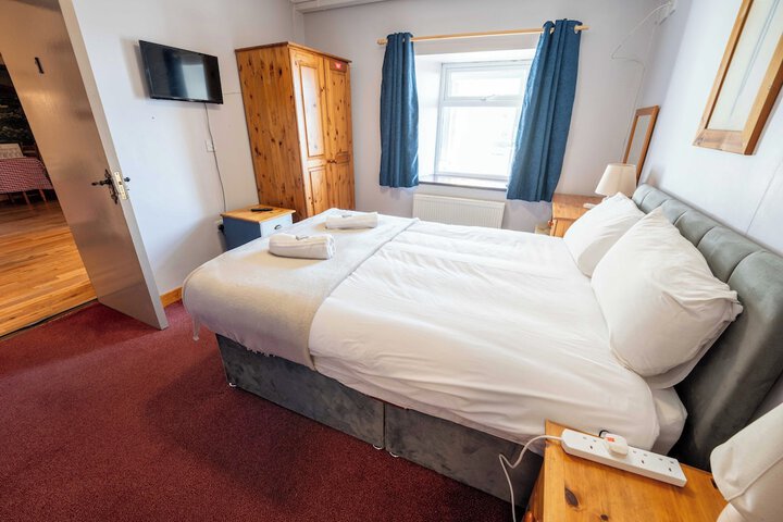 Room 3 of 64