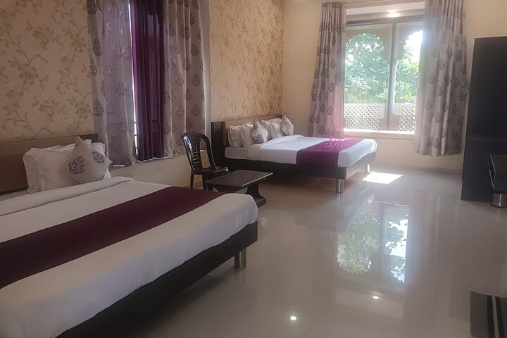 Room 28 of 77
