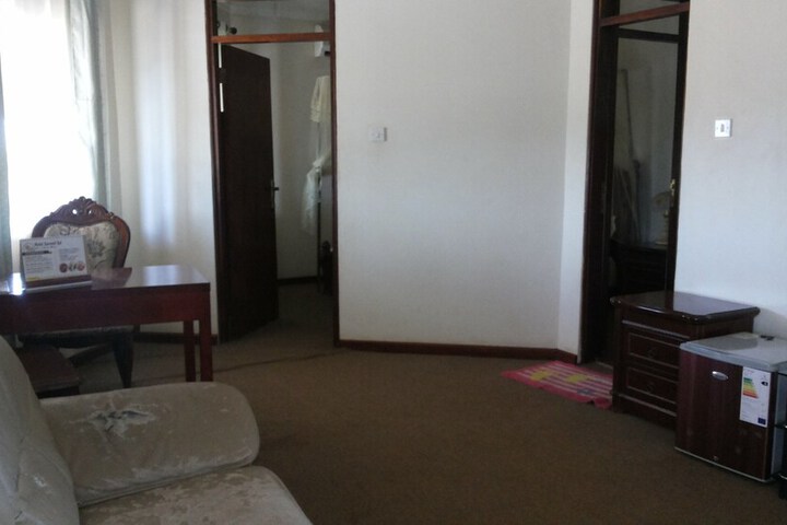 Room 28 of 60