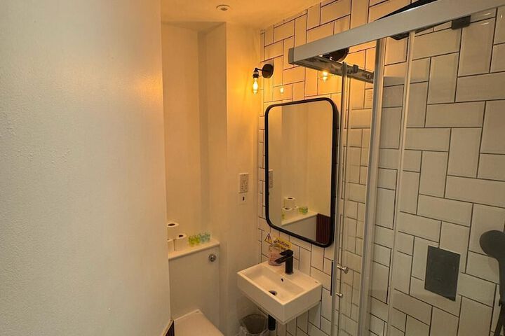 Room 73 of 85