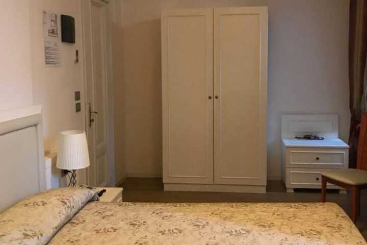 Room 5 of 49