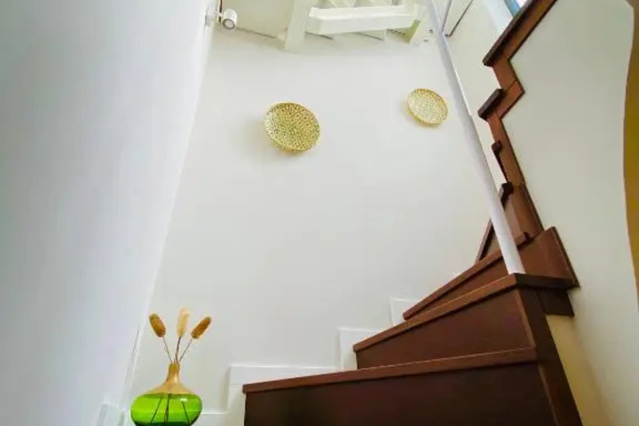 Room 7 of 9