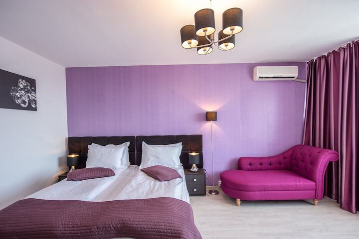 Room 10 of 25