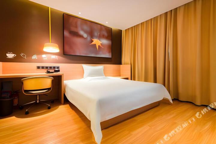 IU Hotel (Longchang Beiguan Shipaifang Scenic Spot)