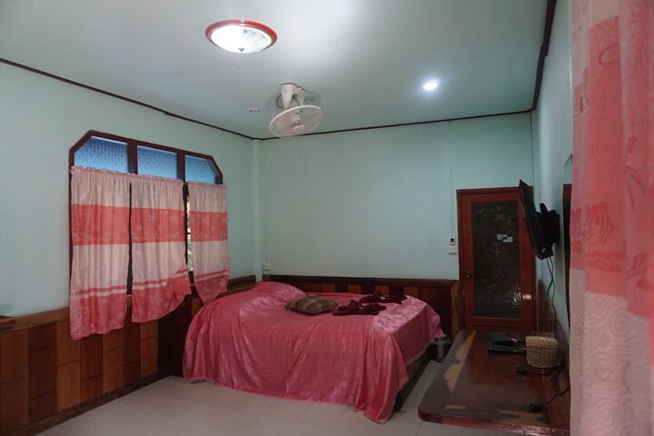 Room 10 of 38