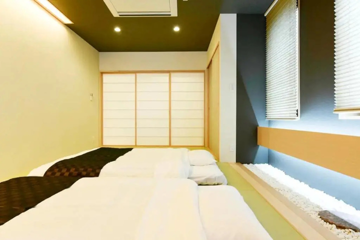 Room 6 of 24