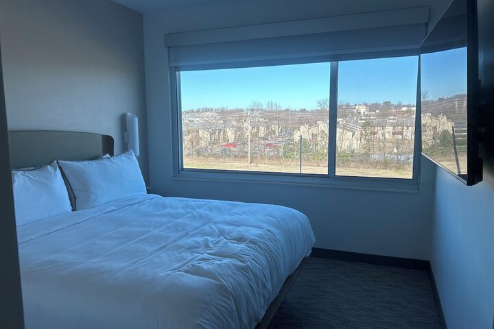 Room 27 of 100