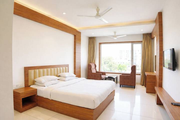 Room 6 of 8
