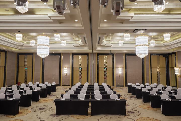 Ballroom/Hall 33 of 51