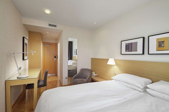 Room 45 of 119