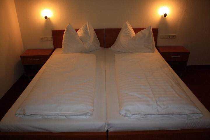 Room 4 of 25