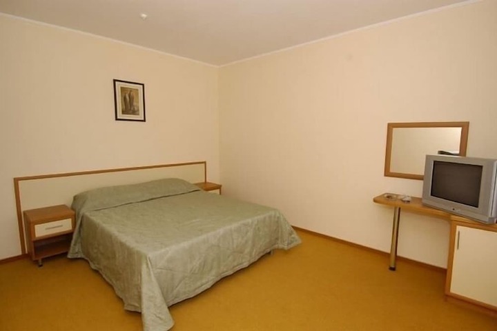 Room 4 of 19