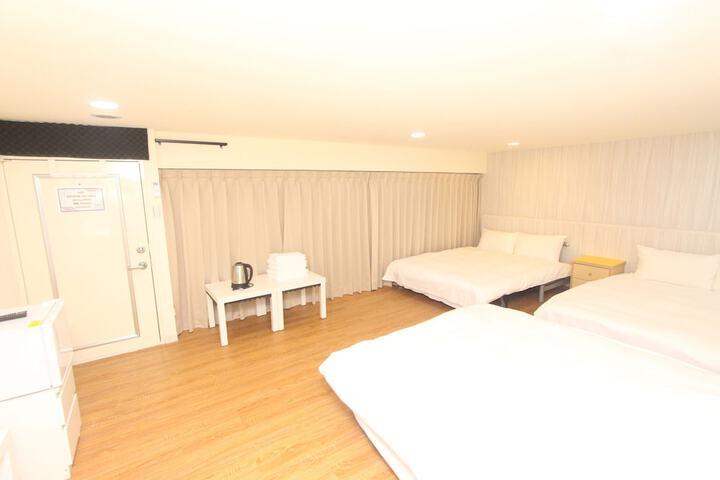 Room 60 of 246