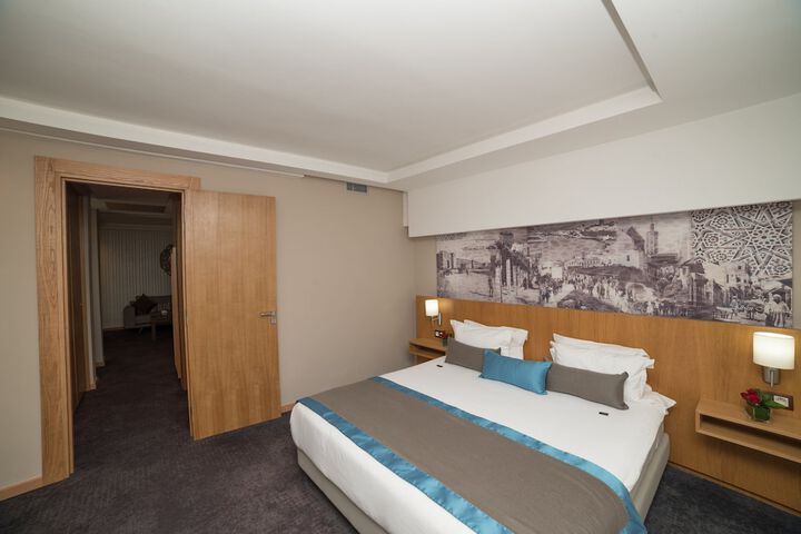 Room 36 of 83