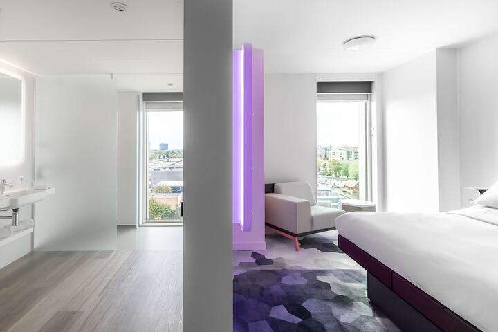 Room 6 of 48