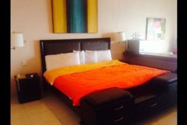 Room 12 of 26