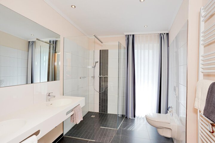 Room 30 of 65