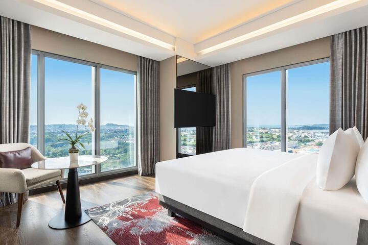 Room 26 of 77