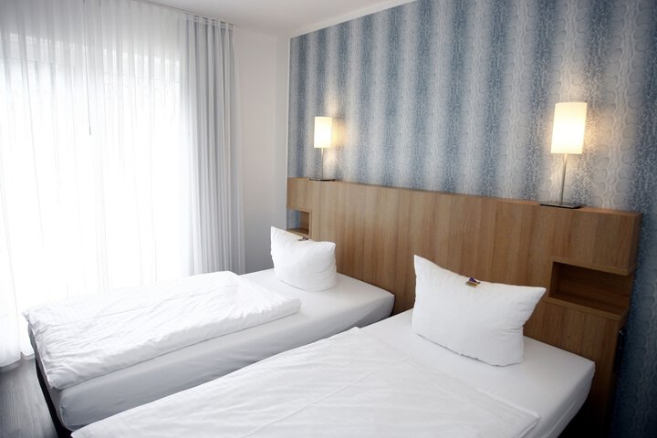 Room 3 of 28