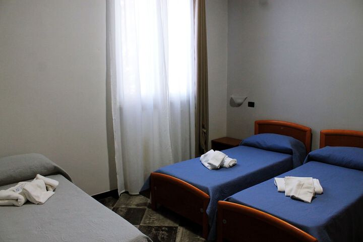 Room 7 of 33